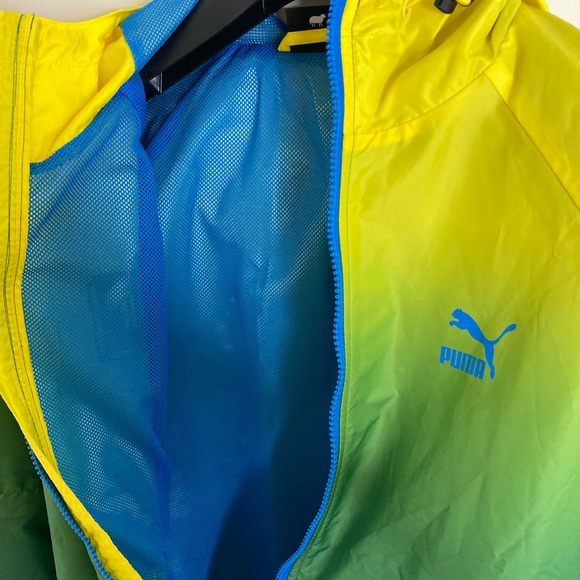 PUMA light weight jacket with hoodie - Picture 4 of 7